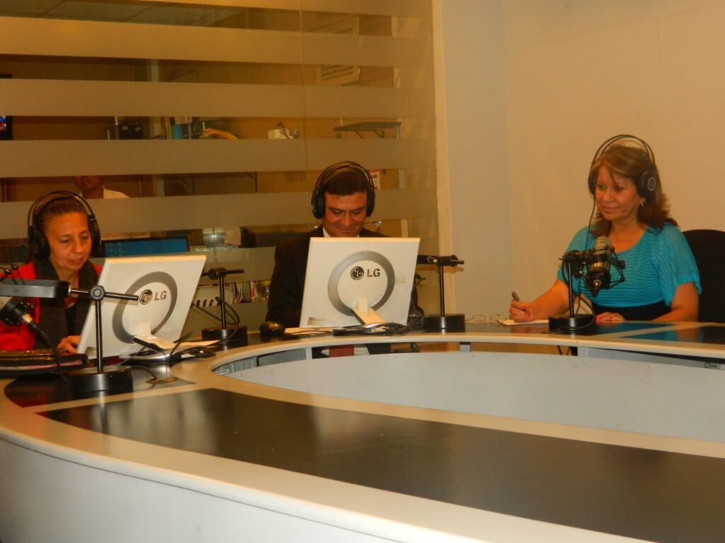 Gina Rojas en entrevista en medios